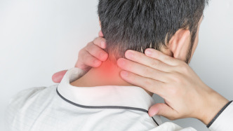 对话｜颈椎病发病年轻化了吗？什么情况要手术治疗？专家解析