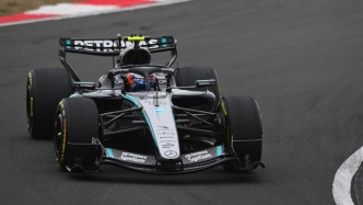 F1中国大奖赛落幕，梅奔车手安东内利夺得生涯正赛首冠