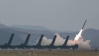 視頻丨金正恩現(xiàn)場觀摩朝鮮遠(yuǎn)程炮兵火力打擊訓(xùn)練