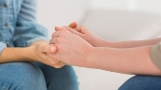 工人日報聚焦“初代同事”：既像同事又像同學(xué)，陪伴見證職場成長