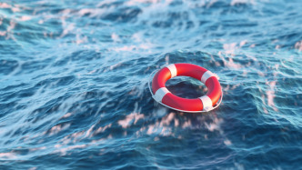 日本沖繩縣名護(hù)市附近海域兩船傾覆，已致2人死亡