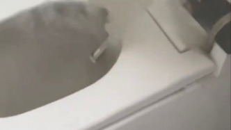 男子如廁時智能馬桶冒煙起火，消防：潮濕環(huán)境易致電路故障