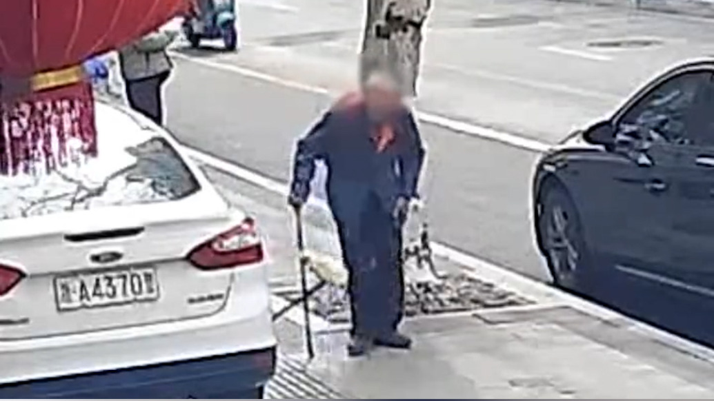 “想你了，就來了”，七旬爺爺跨越兩千公里看望過年未歸的孫女，民警助力團(tuán)聚