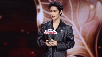 肖戰(zhàn)成SMG首位90后視帝，鄭曉龍淚目感謝時(shí)代和觀眾