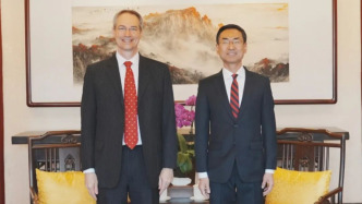 耿爽副會(huì)長會(huì)見中國美國商會(huì)會(huì)長何邁可