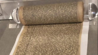 《在路上》37米初稿長卷拍出1210萬美元