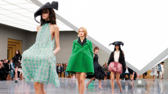 非常觀察｜在數(shù)字與現(xiàn)實(shí)之間，時(shí)裝如何重建感官