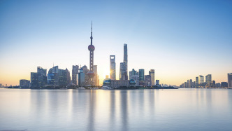 龚正为30家跨国公司地区总部、15家外资研发中心颁发证书