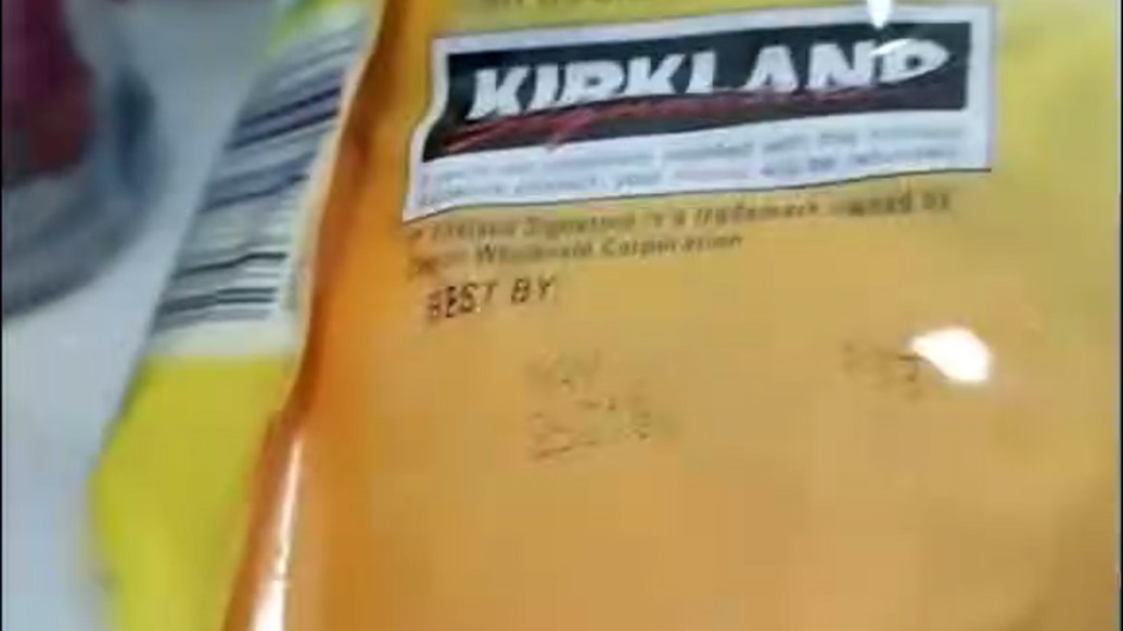 消費(fèi)者反映全球購(gòu)西梅干使用期限被涂抹，平臺(tái)售后人員：運(yùn)輸時(shí)磨損所致