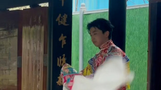 漢語言文學(xué)×傳統(tǒng)戲曲！成都這個00后男生在校園里練上了