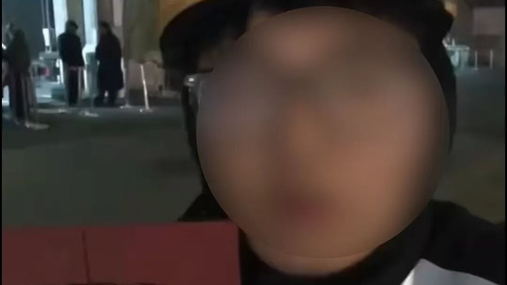 博主自稱“北大畢業(yè)送外賣”，美團(tuán)回應(yīng)無(wú)法核實(shí)學(xué)歷，北大社會(huì)學(xué)系回應(yīng)正關(guān)注