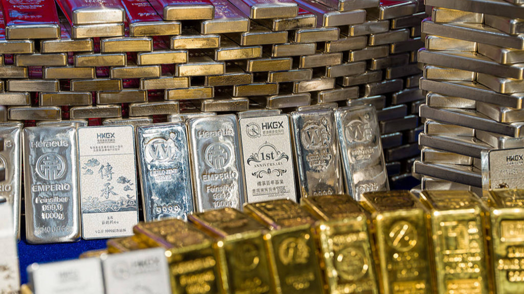 贵金属价格狂泄！现货黄金逼近4500美元，白银大跌超13%