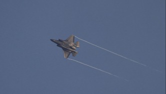 美軍一架F-35戰(zhàn)機疑似被伊朗火力擊中后緊急降落