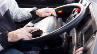 道路運(yùn)輸從業(yè)人員年齡上限今起放寬至63歲