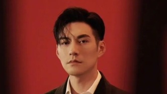 他在《逐玉》里帥翻全網(wǎng)，婚房只寫老婆名字，如今成了女兒奴