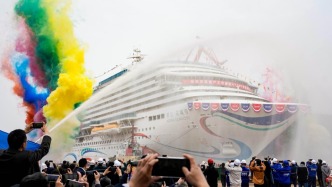 第二艘國產(chǎn)大型郵輪愛達?花城號順利出塢