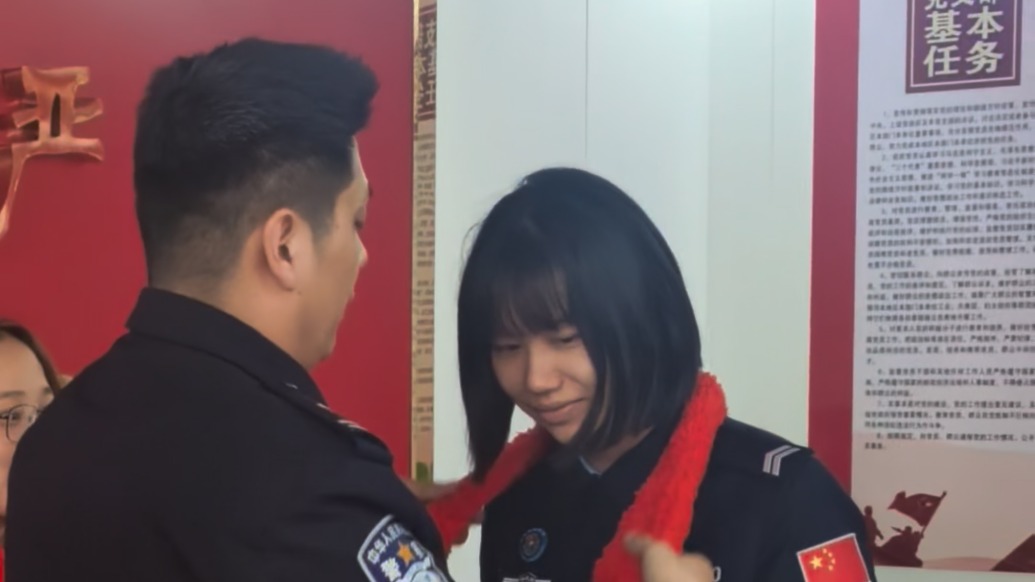 關(guān)心跨越山海！老夫婦手織圍巾寄往邊境派出所