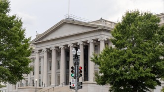 全球供應(yīng)缺口擴(kuò)大，美國松綁伊朗海上石油并考慮降級(jí)軍事行動(dòng)