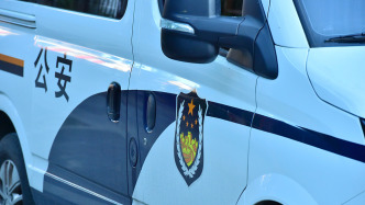 廣東橫琴警方：一男子竄至某小區(qū)搶劫兩人致一死，已被抓獲