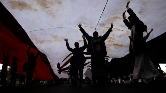 釋新聞｜胡塞武裝威脅封鎖曼德海峽，全球能源雙咽喉被卡的最壞情況會發(fā)生嗎？