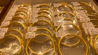 国内金价跌破1000元：金饰价格比一月底跌超300元/克，上海黄金交易所提醒理性投资