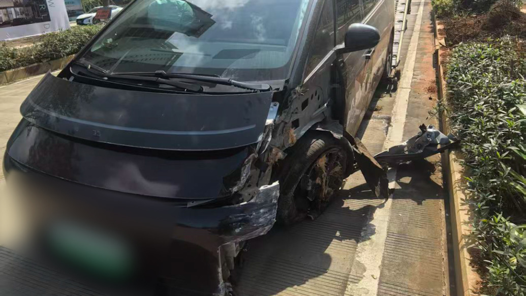 理想MEGA智驾时撞树报废，4S店：用户未及时接管，车辆无质量问题