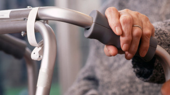 民政部：中度以上失能老年人養(yǎng)老服務消費補貼項目已惠及逾105萬人