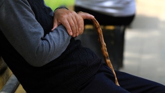 民政部：養(yǎng)老服務(wù)消費補貼無戶籍限制，符合條件老人均可申領(lǐng)
