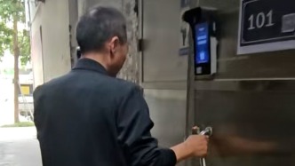 重訪兒子被拐案發(fā)出租屋，申軍良：因“梅姨”落網(wǎng)釋懷