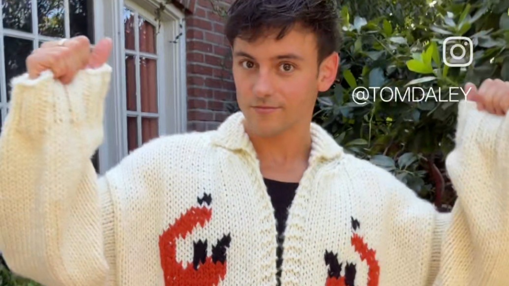 《挽救計劃》熱映中，跳水名將戴利織了件毛衣給高司令