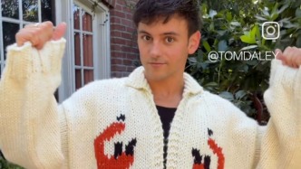 《挽救計劃》熱映中，跳水名將戴利織了件毛衣給高司令