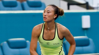 不敌老对手无缘迈阿密八强，郑钦文需要找回发球和精气神