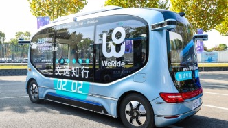 文遠知行去年凈虧收窄三成至17億元，Robotaxi業(yè)務收入增兩倍