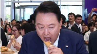 韩媒：尹锡悦在狱中经常索要食物，被狱警嫌弃