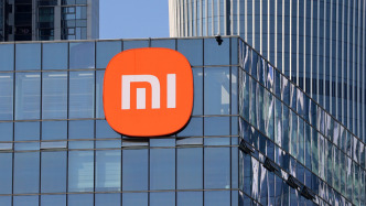 小米去年經(jīng)調(diào)整凈利392億元增四成，汽車等創(chuàng)新業(yè)務收入首破千億大關