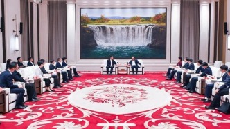 許勤梁惠玲會(huì)見(jiàn)劉強(qiáng)東：將持續(xù)優(yōu)化營(yíng)商環(huán)境，為企業(yè)發(fā)展壯大創(chuàng)造良好條件