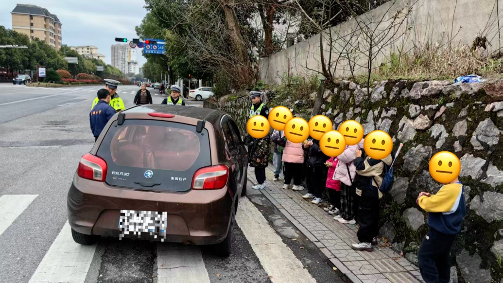 核載5人實(shí)載9人！除司機(jī)外全是未成年人，其中一名孩子待在后備廂