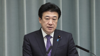 日本內(nèi)閣官房長官:將防止再度發(fā)生強(qiáng)闖使館這類事件