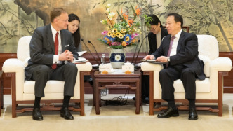 上海市长会见美国康宁公司董事会主席，期待公司助力上海制造转型升级