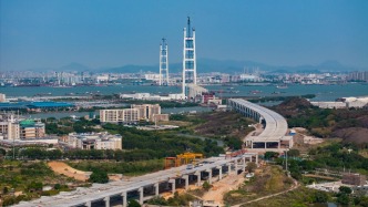 世界最大跨徑雙層懸索橋獅子洋大橋主塔封頂