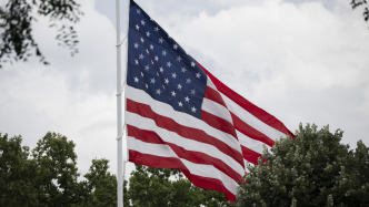 調(diào)查：半數(shù)亞裔美國(guó)人仍被視為“外國(guó)人”，“永久外來(lái)者”刻板印象頑固存在