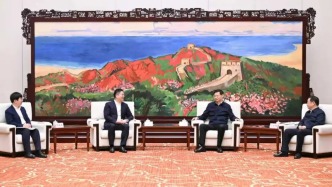 許昆林、王新偉會(huì)見(jiàn)劉強(qiáng)東：將持續(xù)打造一流營(yíng)商環(huán)境，為企業(yè)發(fā)展創(chuàng)造良好條件