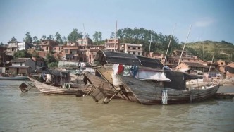 千年海上漂泊與身份追尋，文學何以回應(yīng)船民“上岸”｜新批評
