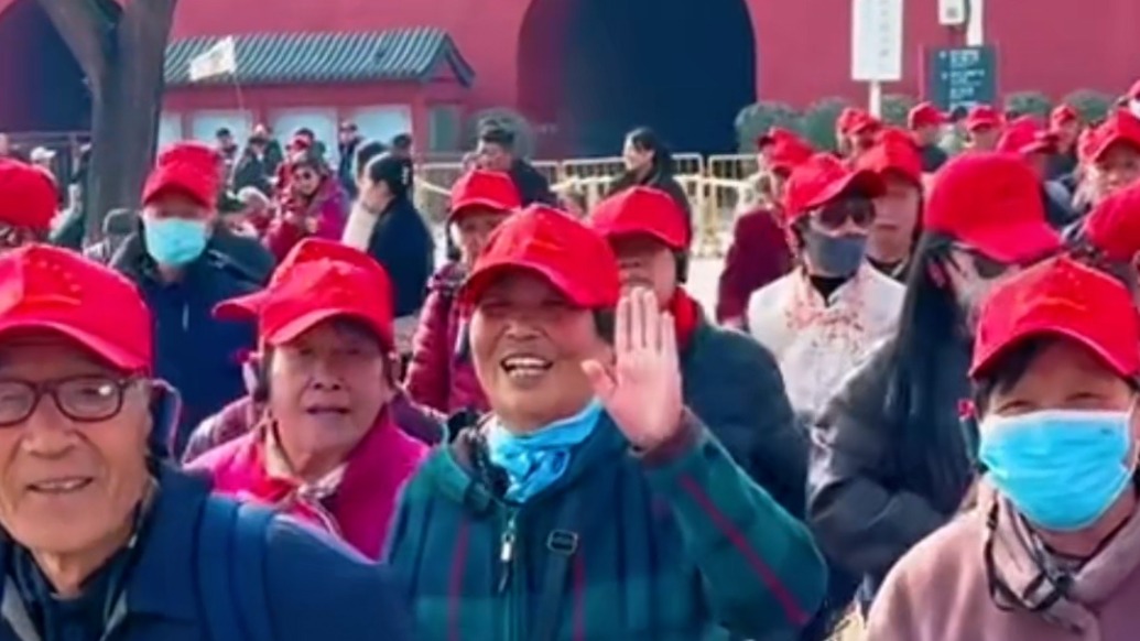 淄博一村庄组织村里130名老人游北京，村干部：费用由村集体承担，帮他们圆梦