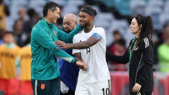 國足主帥邵佳一：贏球是對球隊(duì)最大的鼓勵，最大收獲是自信
