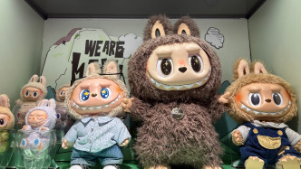 業(yè)績(jī)高增股價(jià)暴跌，泡泡瑪特定調(diào)“休整”，增長(zhǎng)天花板到了嗎？