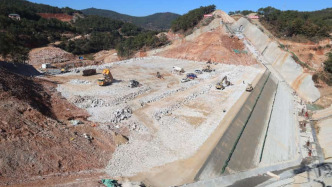 云南曲靖黑灘河水庫大壩封頂，為后續(xù)建設按下“加速鍵”