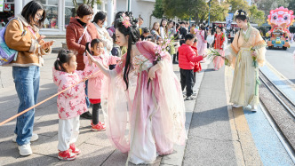 魔都眼｜當(dāng)國潮文化邂逅春假遛娃，春日經(jīng)濟(jì)正被點燃