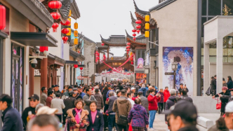 在奉賢莊行“冷江雨巷”，看見老街從“煥新”走向“長紅”