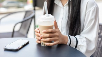 去年五大茶飲凈賺百億元：古茗增速領(lǐng)跑，高速擴(kuò)張仍是主流